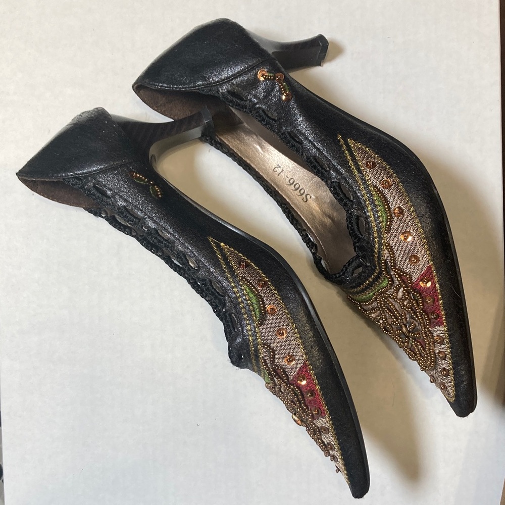 Project Vintage XINNISI Black Gold Bronze Embroidered Beaded Kitten Heels Sz 36 - Picture 5 of 13